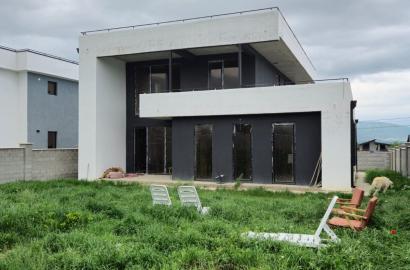 იყიდება ახალი აშენებული 6 ოთახიანი სახლი საგურამოში